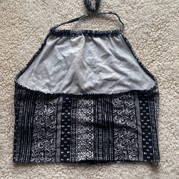 ⚡️⚡️FREE a with a purchase of $25 or more ⚡️⚡️Forever 21- Halter Top, SIZE: S - Picture 2 of 3